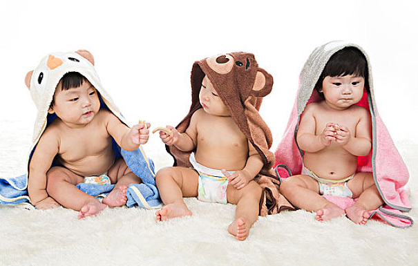 4个月宝宝应该学会的11项技能 四个月宝宝的发育标准