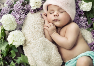 宝宝睡觉晚有什么影响 宝宝睡觉晚的危害