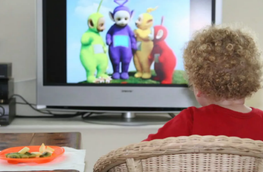 2岁内宝宝能看电视吗 2岁宝宝看电视的危害