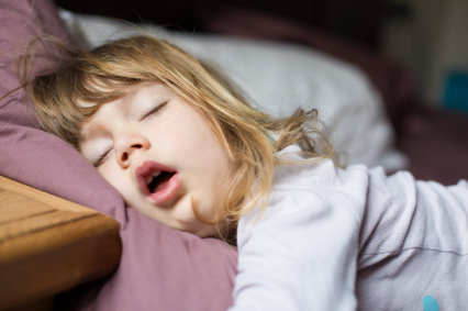 孩子太晚睡觉怎么样 如何引导孩子睡觉