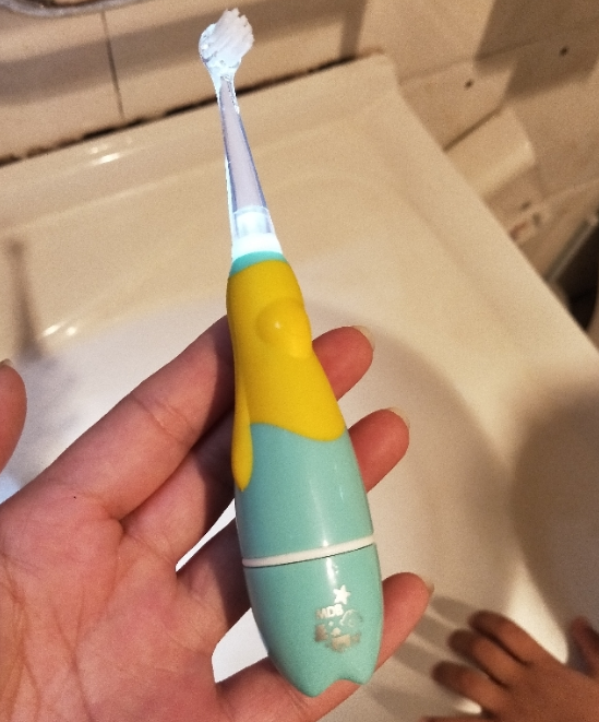 MDB儿童电动牙刷的亮度对眼睛有没有影响 MDB儿童电动牙刷会很亮吗 