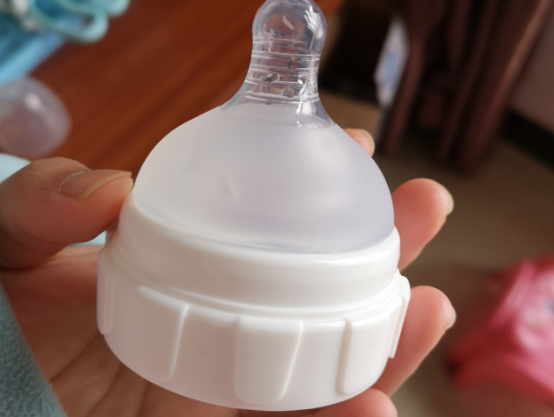 邦霏防胀气奶瓶好用吗 邦霏防胀气玻璃奶瓶使用测评
