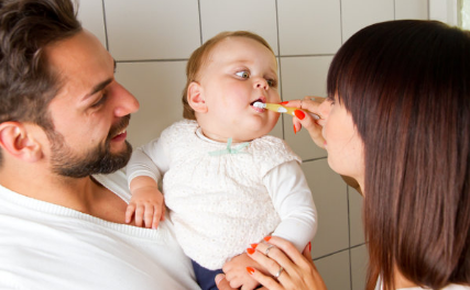 刷牙太晚是影响宝宝颜值的杀手 宝宝三岁之前就不用刷牙吗别耽误了