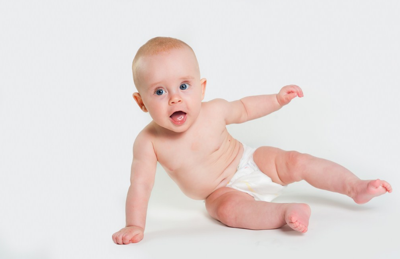 一岁宝宝晚上需要换纸尿裤吗 一岁宝宝换纸尿裤要注意什么
