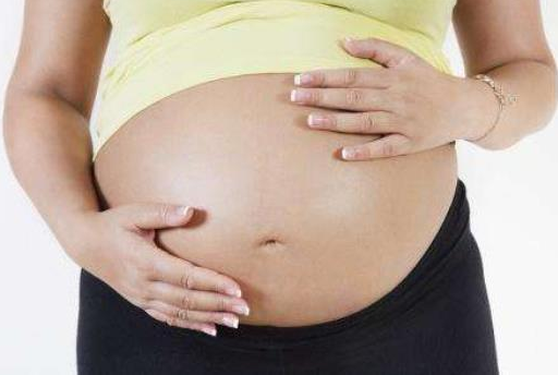 孕期肚脐眼凹凸生男生女有依据吗 孕妈肚脐眼的凹凸情况反映胎儿健康状况