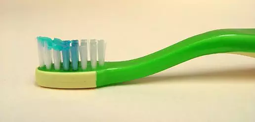 防蛀牙膏怎么选比较好 多大宝宝可以用防蛀牙膏