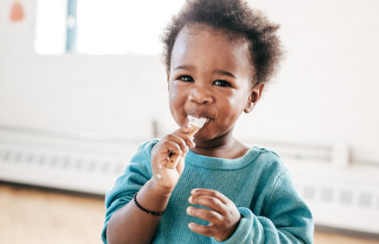 不吃糖也会引起满嘴的烂牙 孩子牙齿长不好是因为这几点习惯