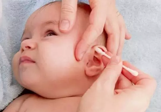 宝宝耳后有洞需要注意了 孩子出生后耳朵上有个小孔是怎么回事