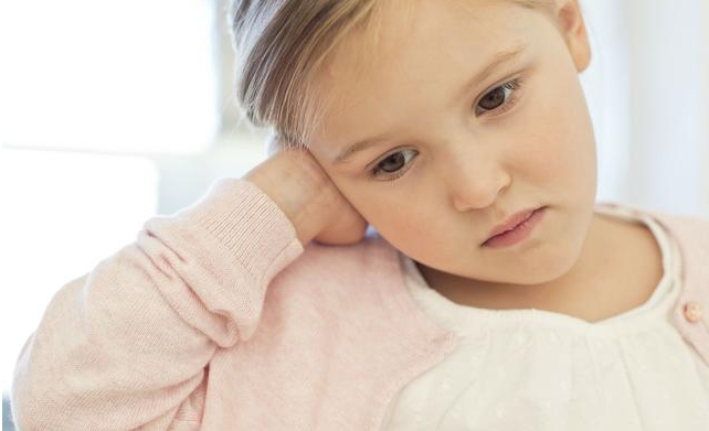 孩子中耳炎严重会有什么危害 哪些行为会让孩子得中耳炎
