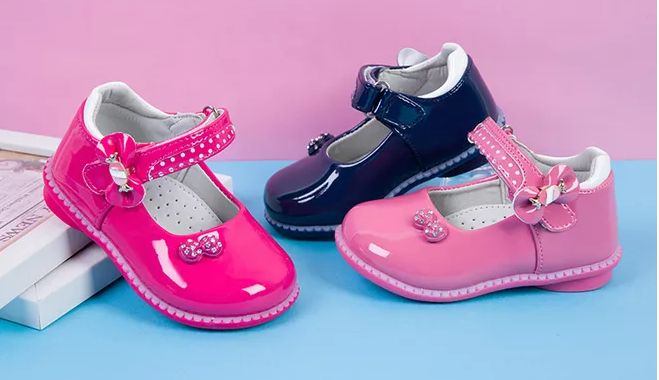有毒童鞋可能导致孩子性早熟 如何给孩子挑选一双安全的童鞋