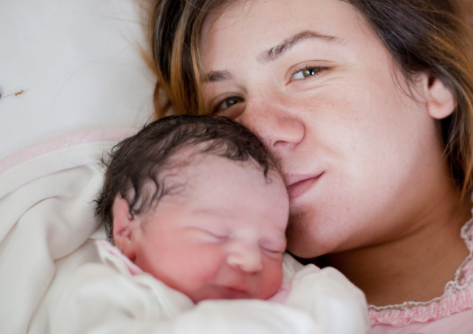 宝宝性格内向在胎儿时期就已经决定了的吗 如何让孩子变得更开朗
