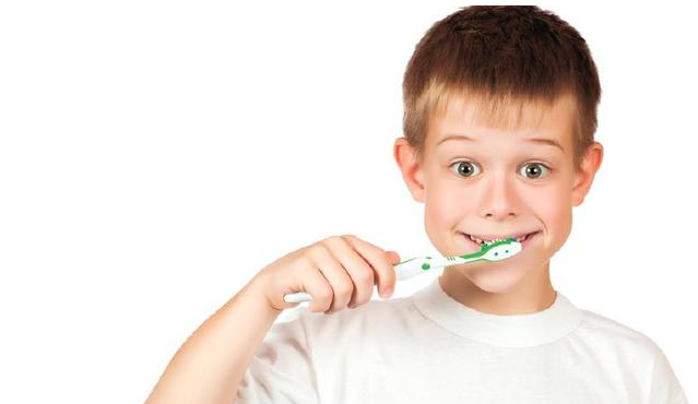 孩子能不能洗牙 洗牙能美白牙齿改变牙齿颜色吗