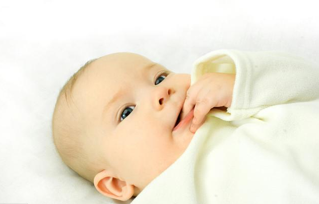 宝宝一天喂几顿才最健康 如何科学喂养宝宝
