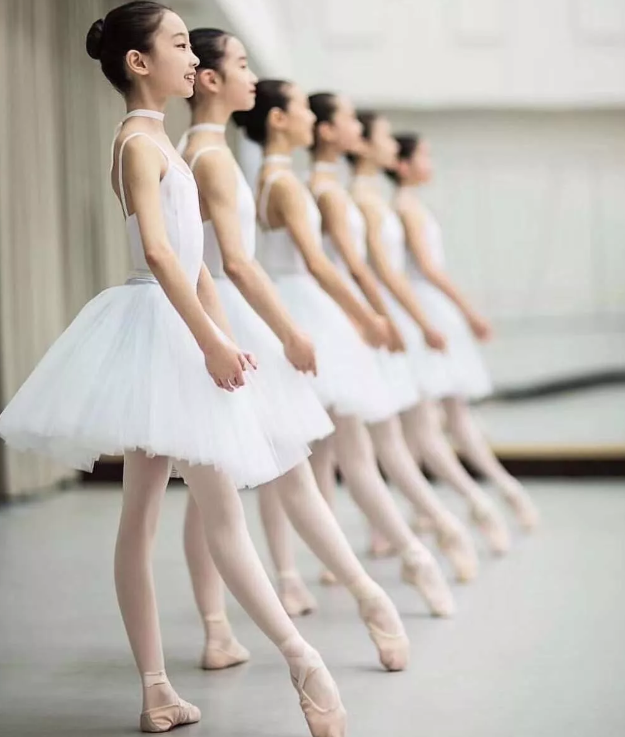 小孩学芭蕾舞身体要求 小孩学芭蕾能提拔气质吗