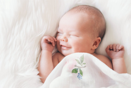 宝宝睡觉有这些异常情况可䏻是生病了 如何让宝宝养成良好的睡眠习惯