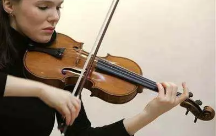 孩子拉小提琴影响听力吗 小提琴对着耳朵拉影响听力真的吗