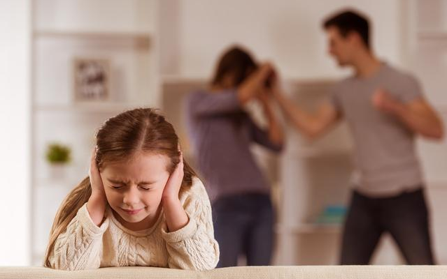 父母吵架|父母吵架会对孩子造成什么影响 父母吵架如何减少对孩子的伤害