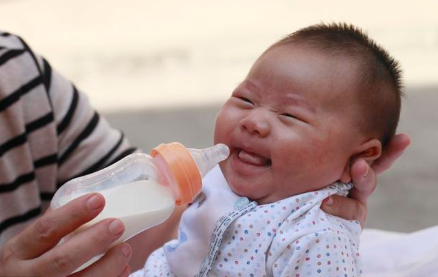 吃奶粉的宝宝更容易胖吗 宝宝吃奶粉不长肉是怎么回事