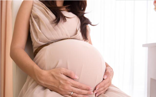 产妇肚子往下坠是要生了吗 孕妈感觉肚子往下坠是怎么回事