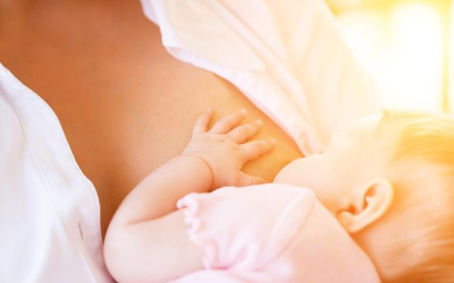宝宝吃奶拉肚子是母乳性腹泻吗 什么时候是其他因素引起的腹泻