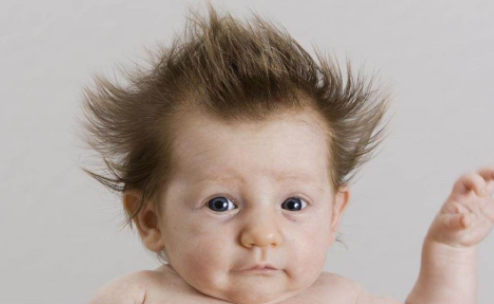 宝宝头发竖起来是怎么回事 宝宝头发竖起来的原因