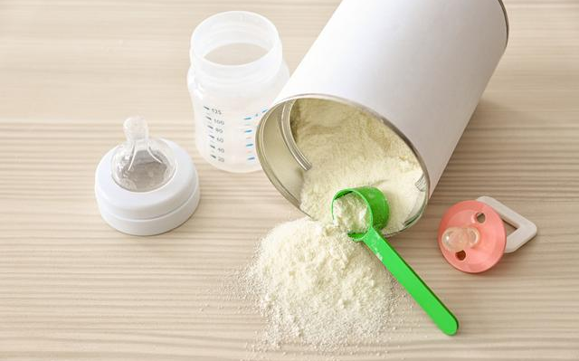 奶粉变质|什么动作会加速奶粉变质 怎么辨别奶粉有没有变质