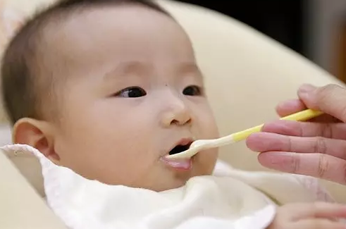 宝宝|米汤比米粉更容易消化吗 米汤和米粉哪个更有营养