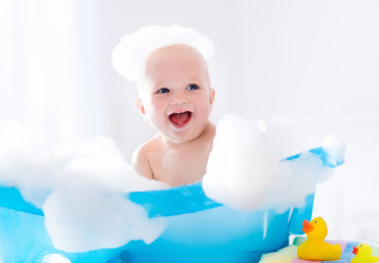 春季给宝宝洗澡时要注意哪些坑 春季怎么给宝宝洗澡
