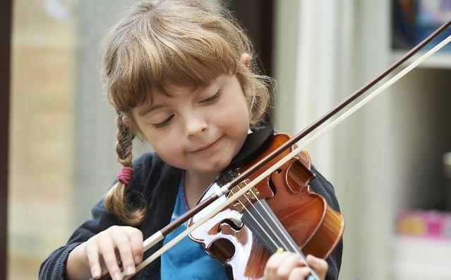 孩子学小提琴容易犯哪些错误 孩子几岁学小提琴合适