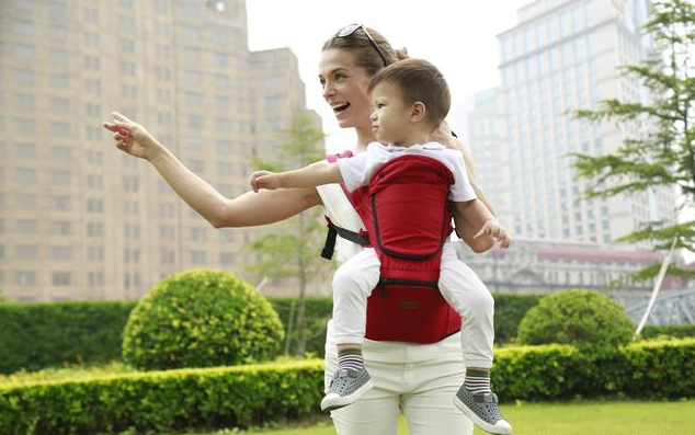 婴儿背带几个月可以用 不同月龄婴儿背带使用方法