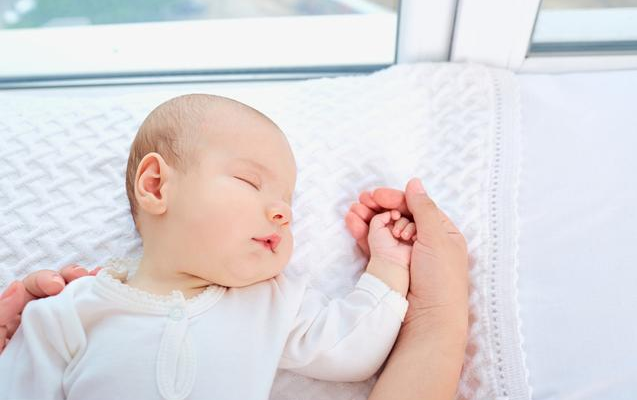宝宝喜欢歪头睡是怎么回事 宝宝歪头睡的原因