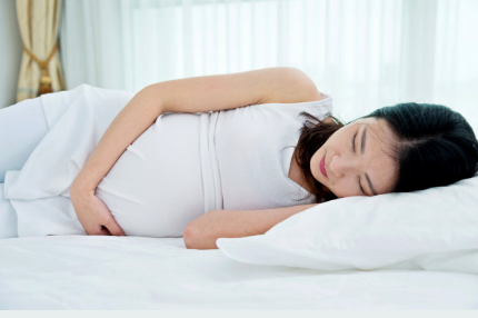 准妈妈在左侧睡胎儿会缺氧吗 孕期睡觉的正确姿势是什么