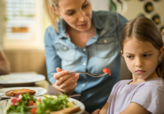 孩子吃饭困难怎么办 孩子为什么不爱吃饭
