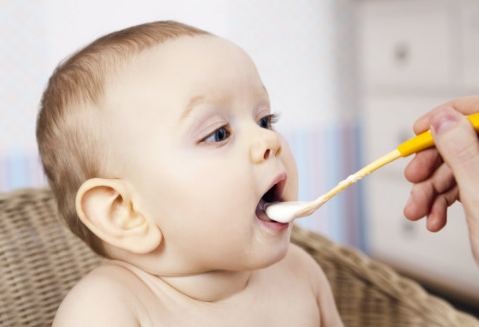 牛奶蛋白过敏的宝宝吃什么奶粉 牛奶蛋白过敏的症状