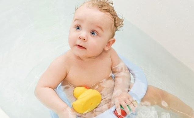 宝宝耳朵进水会得中耳炎吗 耳朵进水正确处理方法