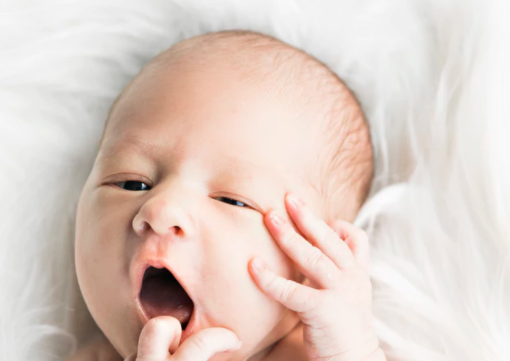 摄影机构给新生儿拍照片暗藏玄机 新生儿拍照要注意什么