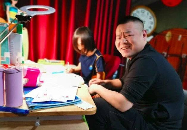 岳云鹏想雇人辅导女儿写作业 辅导孩子写作业是什么体验