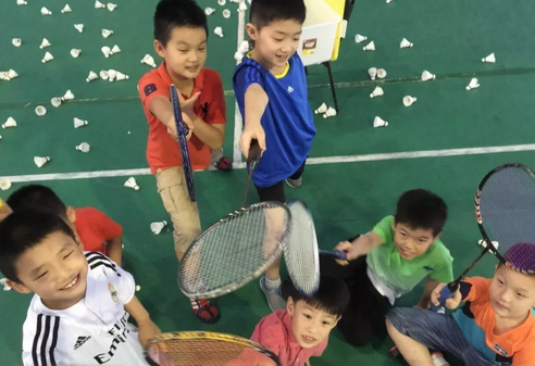 孩子打羽毛球的好处 孩子打羽毛球能长高吗