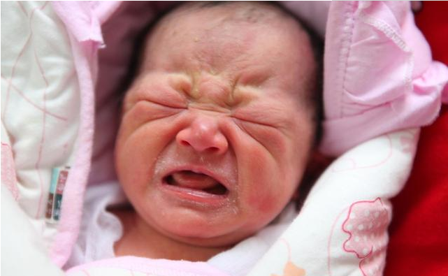 宝宝出生后为什么总闭着眼睛 宝宝出生后多久会睁开眼