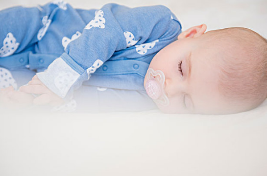 婴儿蒙被综合症的症状 怎么判断宝宝有没有过热