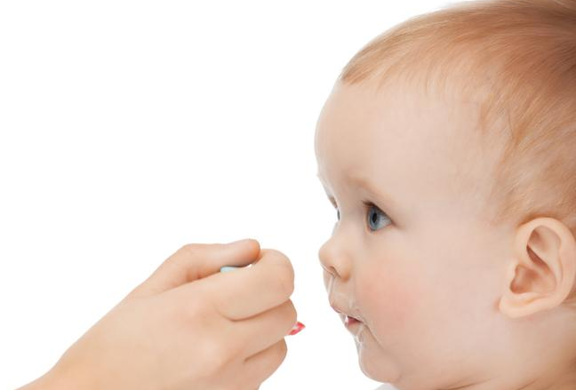 米粉|宝宝吃米粉要吃多久 宝宝吃米粉是用勺子还是奶瓶