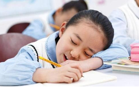 孩子晚睡会影响智力吗 孩子晚睡对孩子的伤害有多大