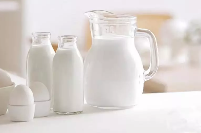 孩子配方奶要喝到什么时候 哪种牛奶更有营养