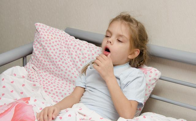 喉咙痒|小孩喉咙痒咳嗽怎么护理 小孩喉咙痒咳嗽原因