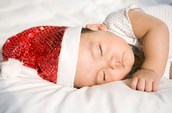宝宝|宝宝睡眠时间哭闹需要抱吗 及时安抚哭闹的好处