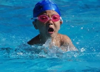 夏天防溺水要保护孩子安全 带孩子游泳要注意什么