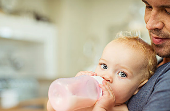 宝宝|宝宝免疫力低喝什么奶粉好 什么牌子奶粉乳铁蛋白含量高