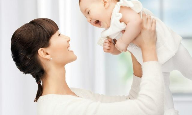 怎么跟不同月龄的宝宝互动 0到12个月宝宝互动交流方法