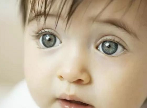 新生儿|新生儿眼睛普遍比较大是怎么回事 孕妈吃什么宝宝眼睛大