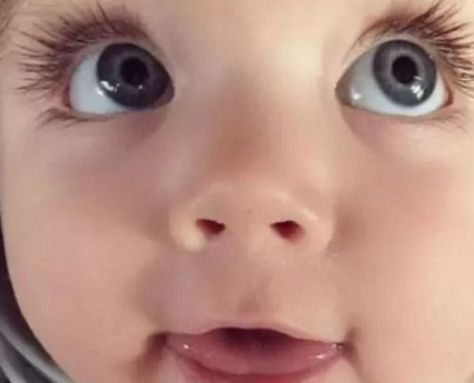 新生儿|新生儿眼睛普遍比较大是怎么回事 孕妈吃什么宝宝眼睛大